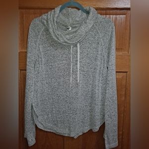 Gilligan & O'Malley Top